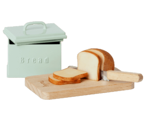 Broodtrommel met brood en mes