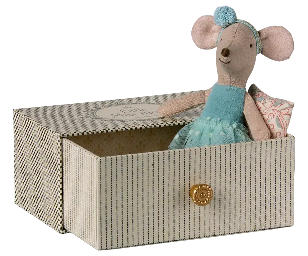 Dance mouse in daybed - Little sister