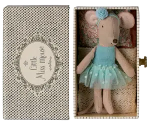 Dance mouse in daybed - Little sister