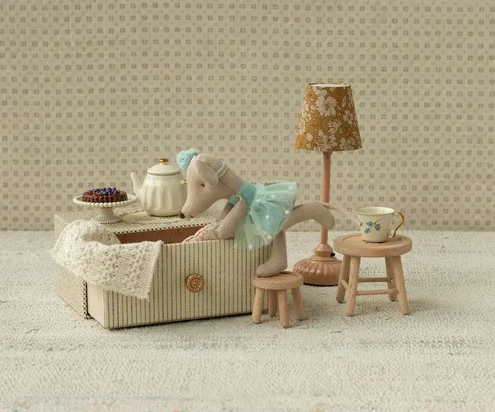 Dance mouse in daybed - Little sister