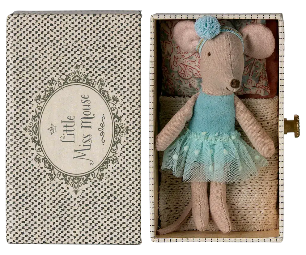 Dance mouse in daybed - Little sister
