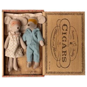 Mum & Dad mice in cigarbox