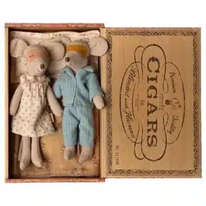 Mum & Dad mice in cigarbox