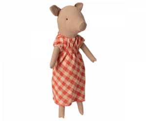 Pig, Dress