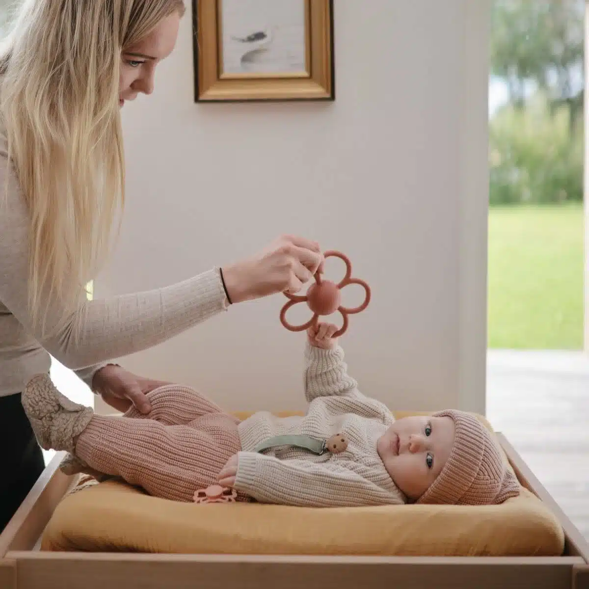 Rattle Daisy Teether Dusty Rose