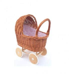 Rieten poppenwagen bloemen