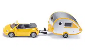 VW Beetle cabriolet met caravan