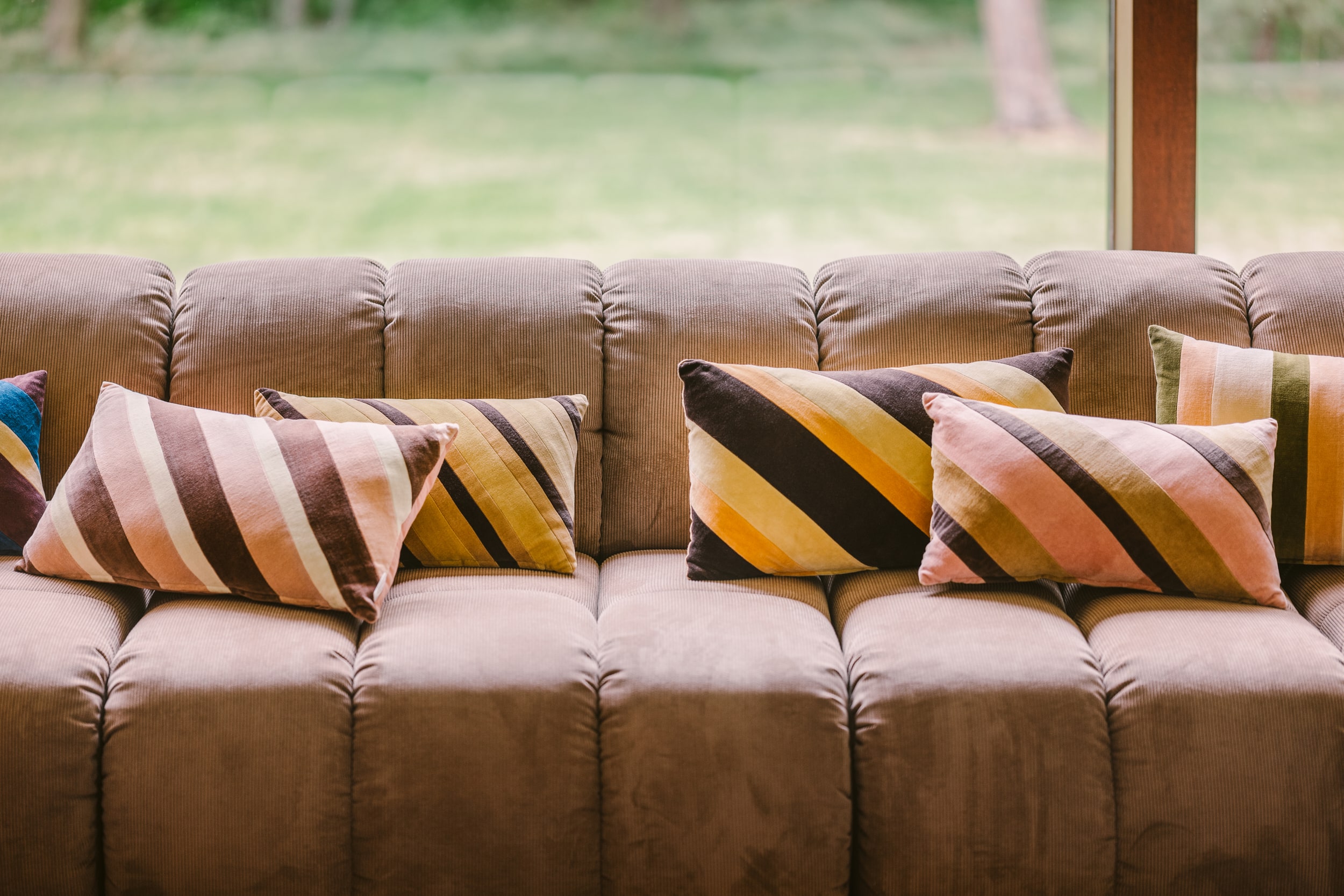 HK Living - Striped velvet cushion 60x35 - Rose