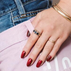 Manicure Burgundy Bloom