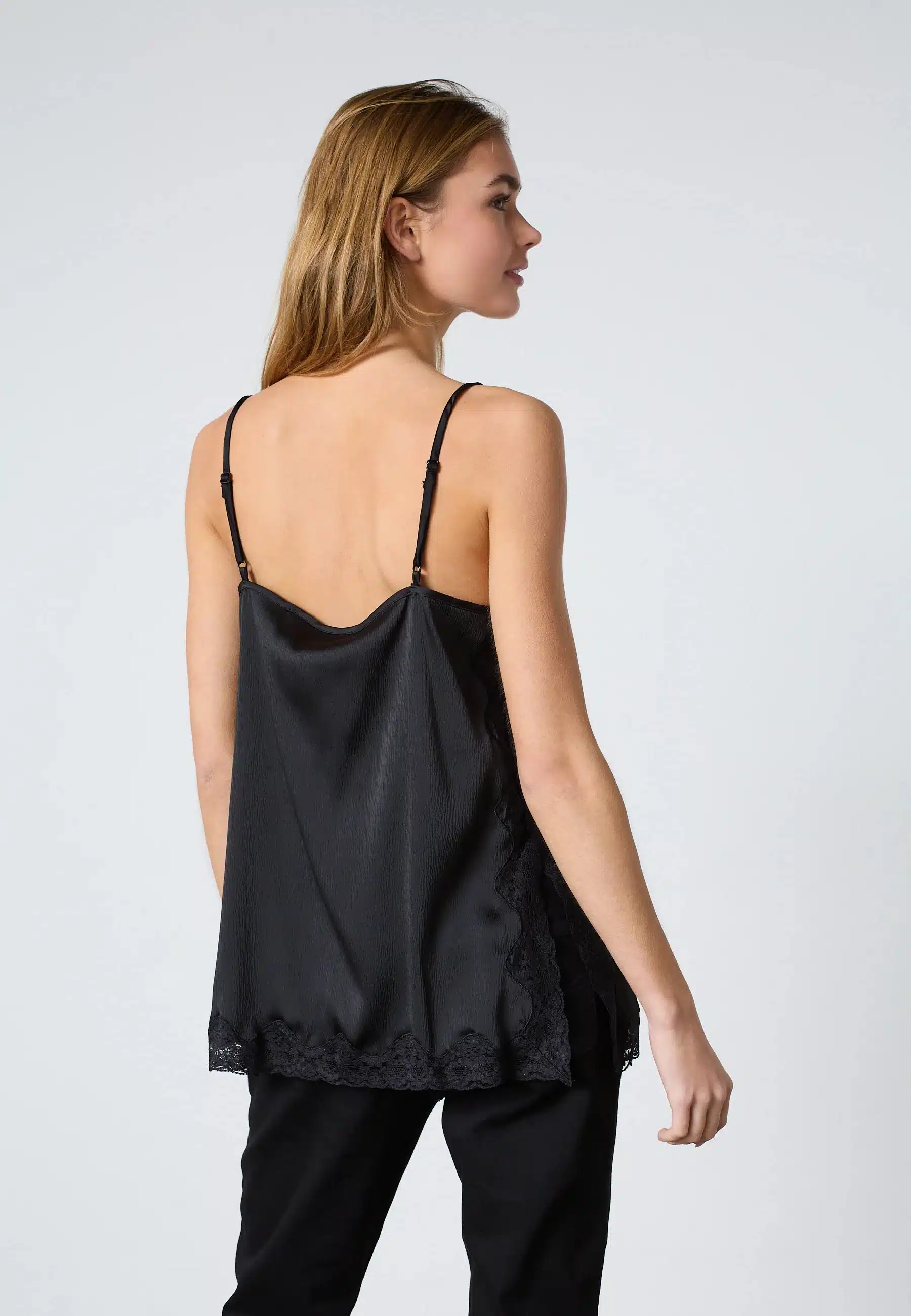 SistersPoint - Isole Top - Black