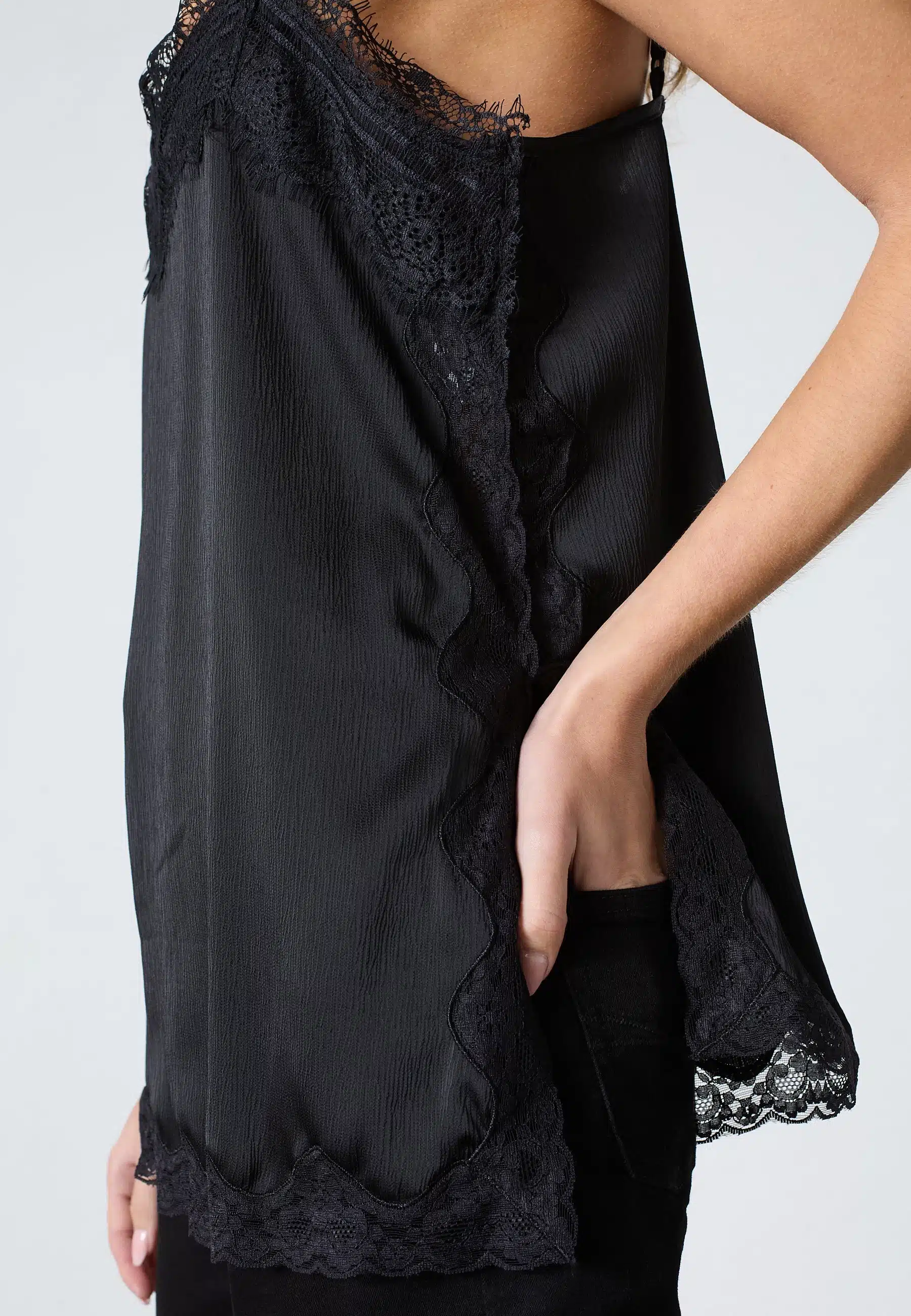 SistersPoint - Isole Top - Black