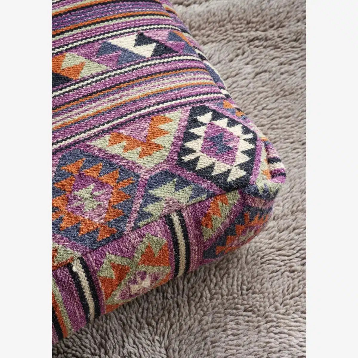 Madam Stoltz - Handwoven jute pouf - Plum