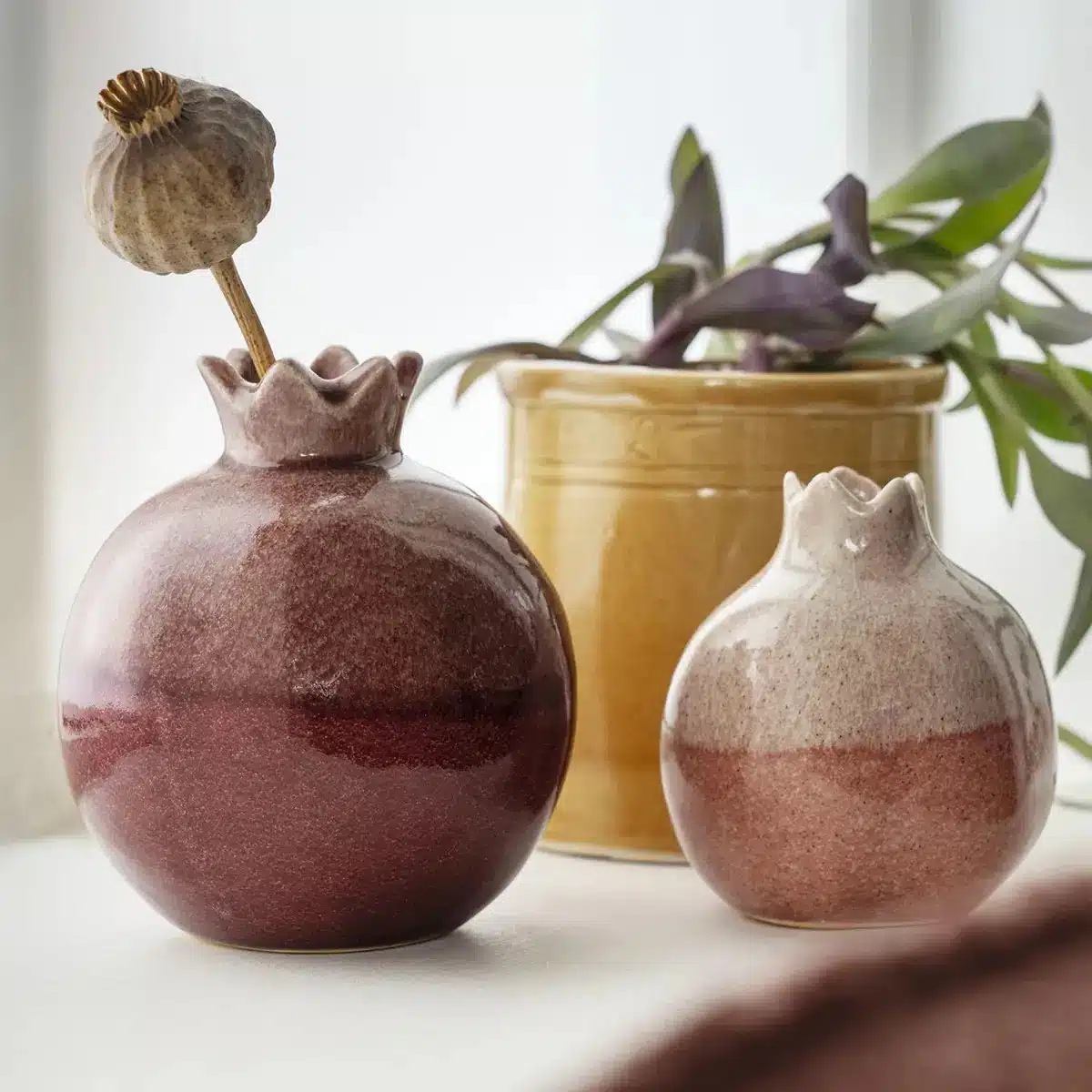 Madam Stoltz - Stoneware vase - Maroon