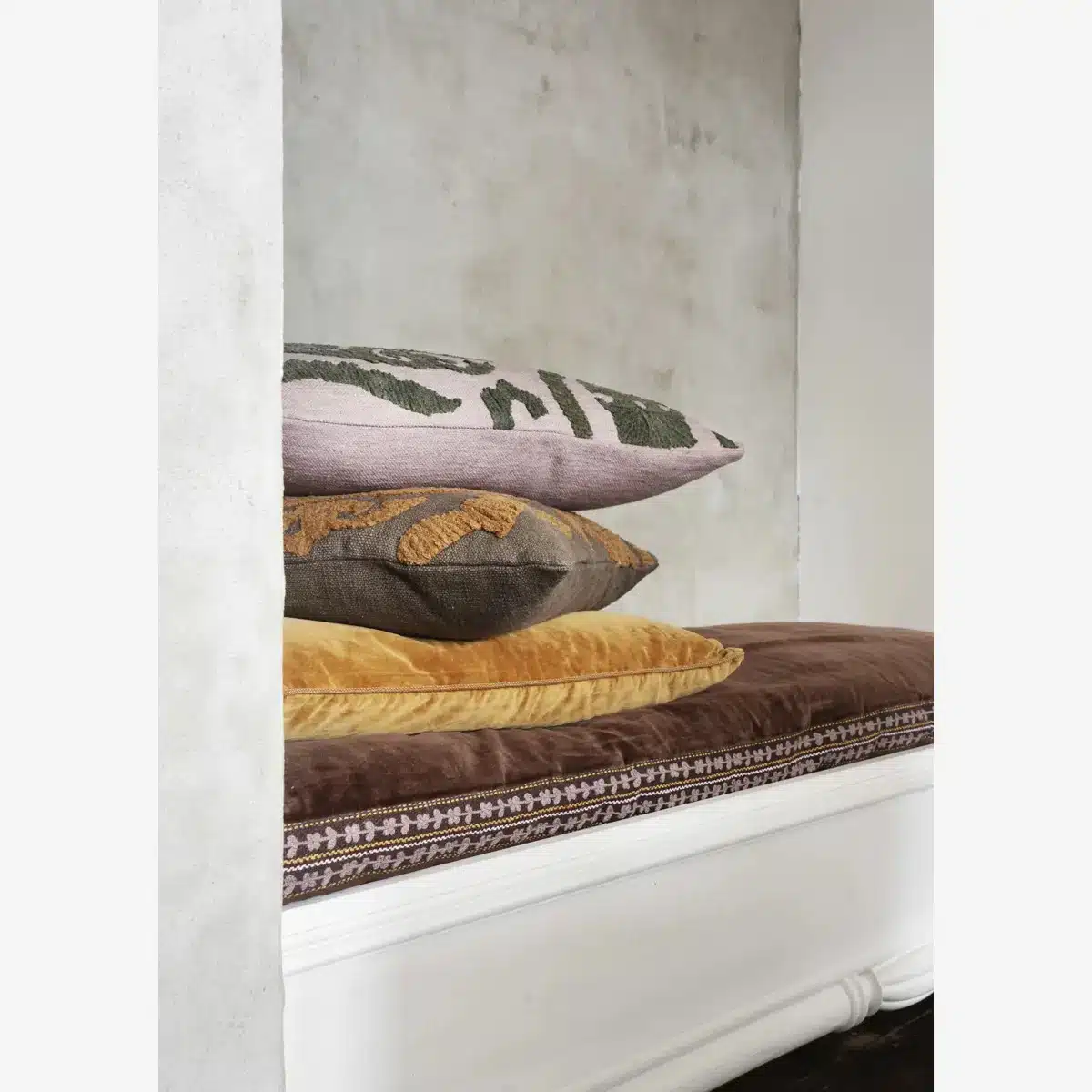 Madam Stoltz - Suzani embroidered cushion cover